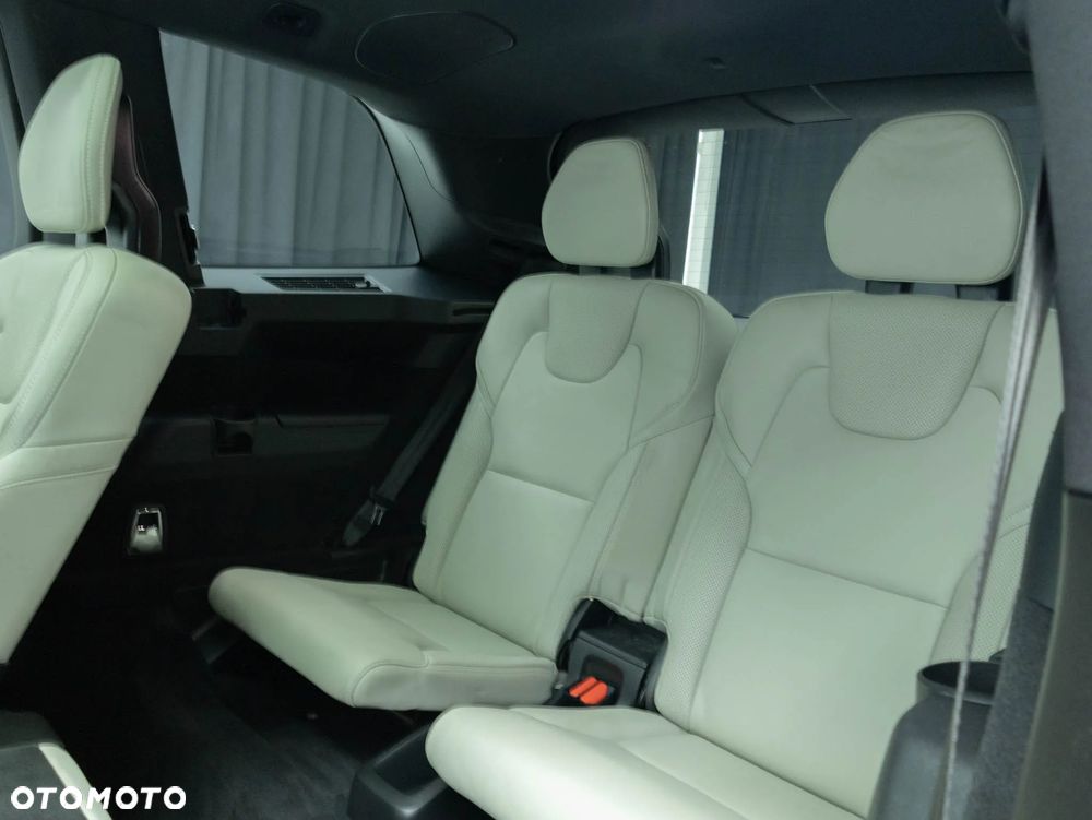 Volvo XC 90 B5 D AWD Ultimate Dark - 32