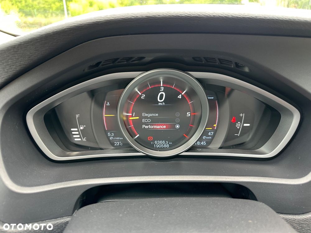 Volvo V40 D2 Momentum - 27