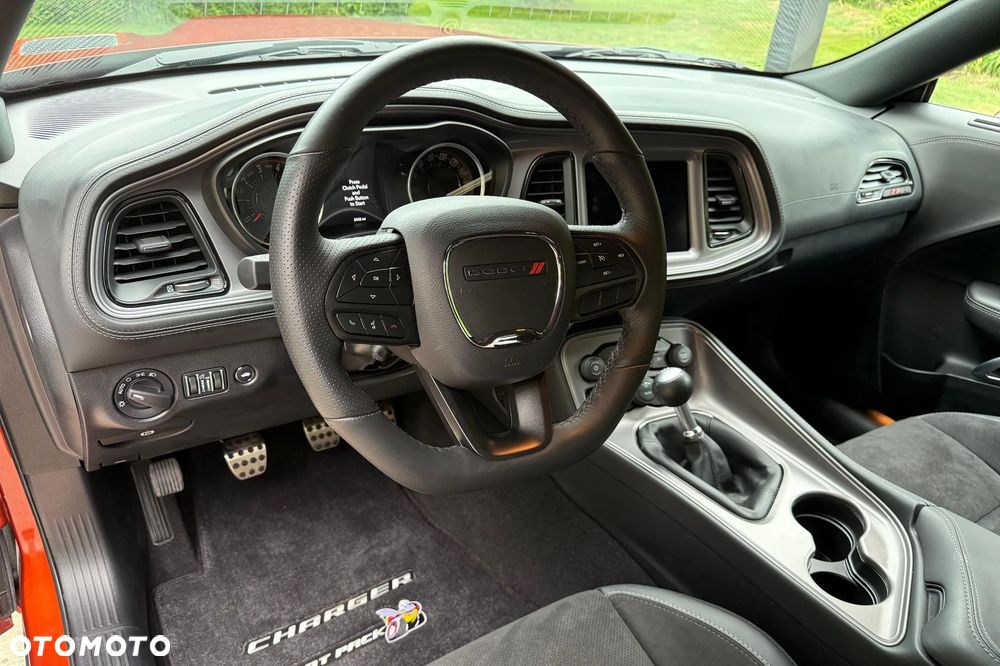 Dodge Challenger - 24