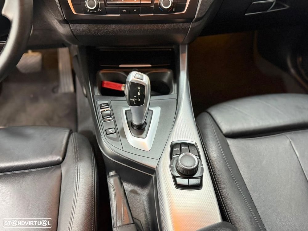 BMW 118 dA Pack M - 11