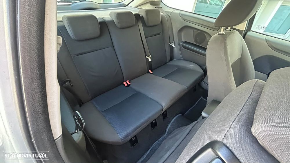 Ford Focus 1.6 TDCi Sport — fotografia 16