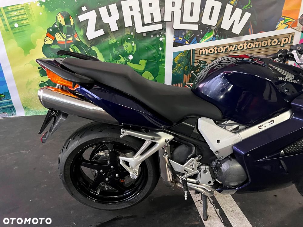 Honda VFR - 13