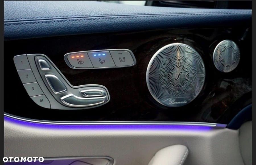 Mercedes-Benz Klasa E 400 4-Matic 9G-TRONIC - 23