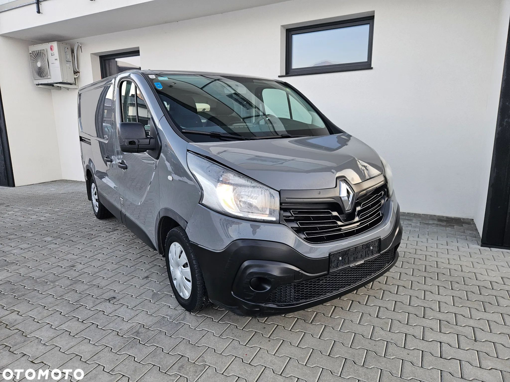 Renault Trafic - 1