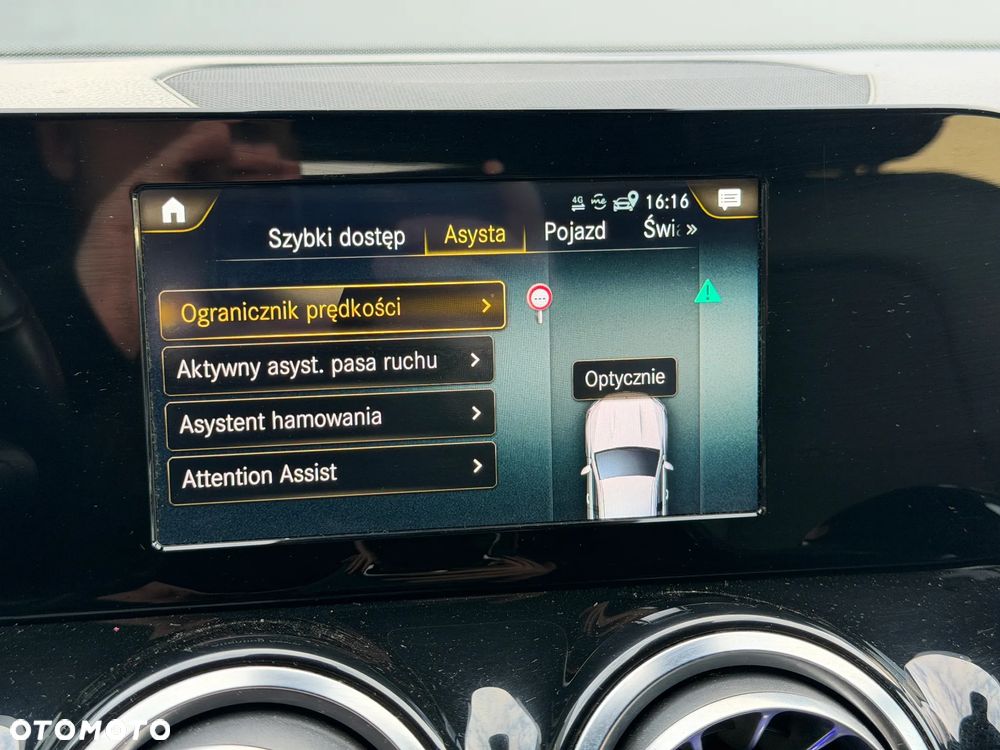 Mercedes-Benz GLB 200 Progressive 7G-DCT - 37