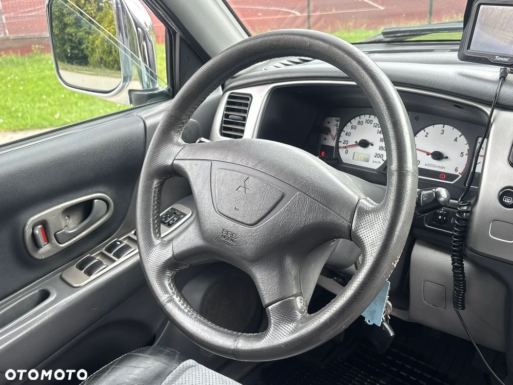 Mitsubishi Pajero Sport 2.5 TD+ Intense - 19