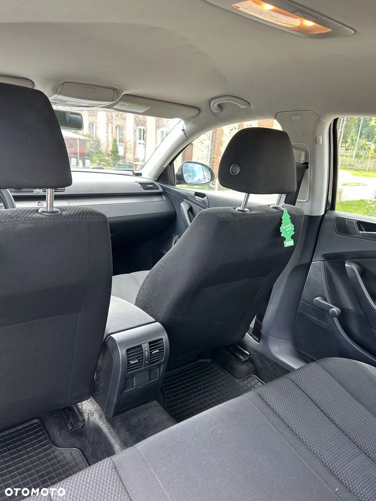 Volkswagen Passat - 12