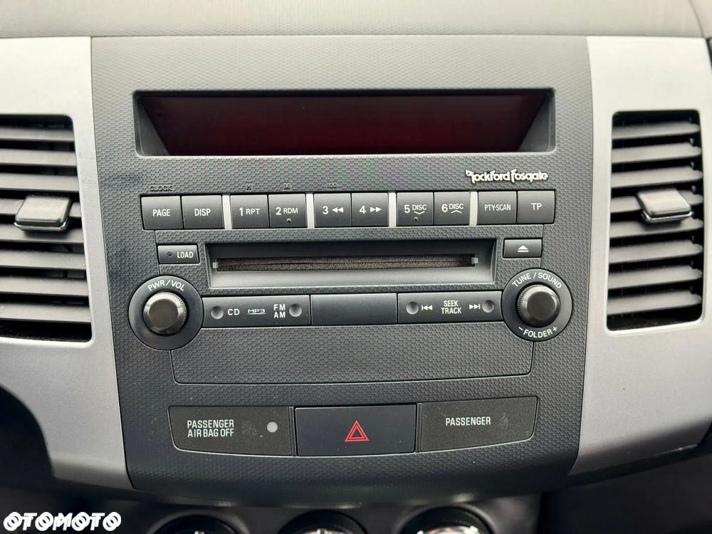 Mitsubishi Outlander 2.4 4WD CVT Intense - 29