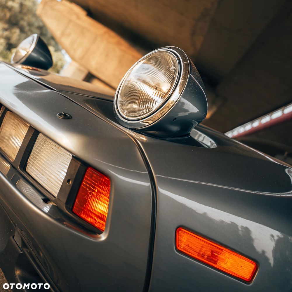 Porsche 928 - 12
