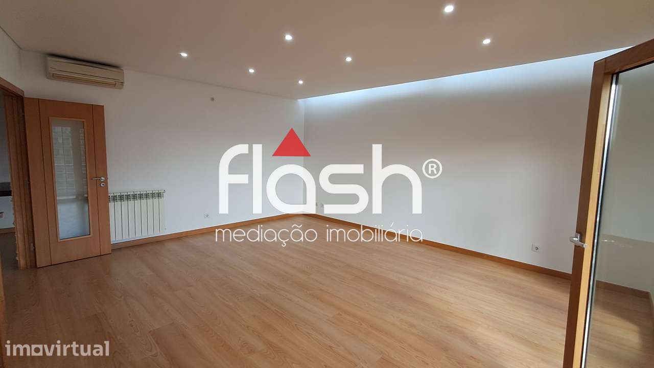 Apartamento T3 com 4 parqueamentos em Odivelas - Grande imagem: 3/31