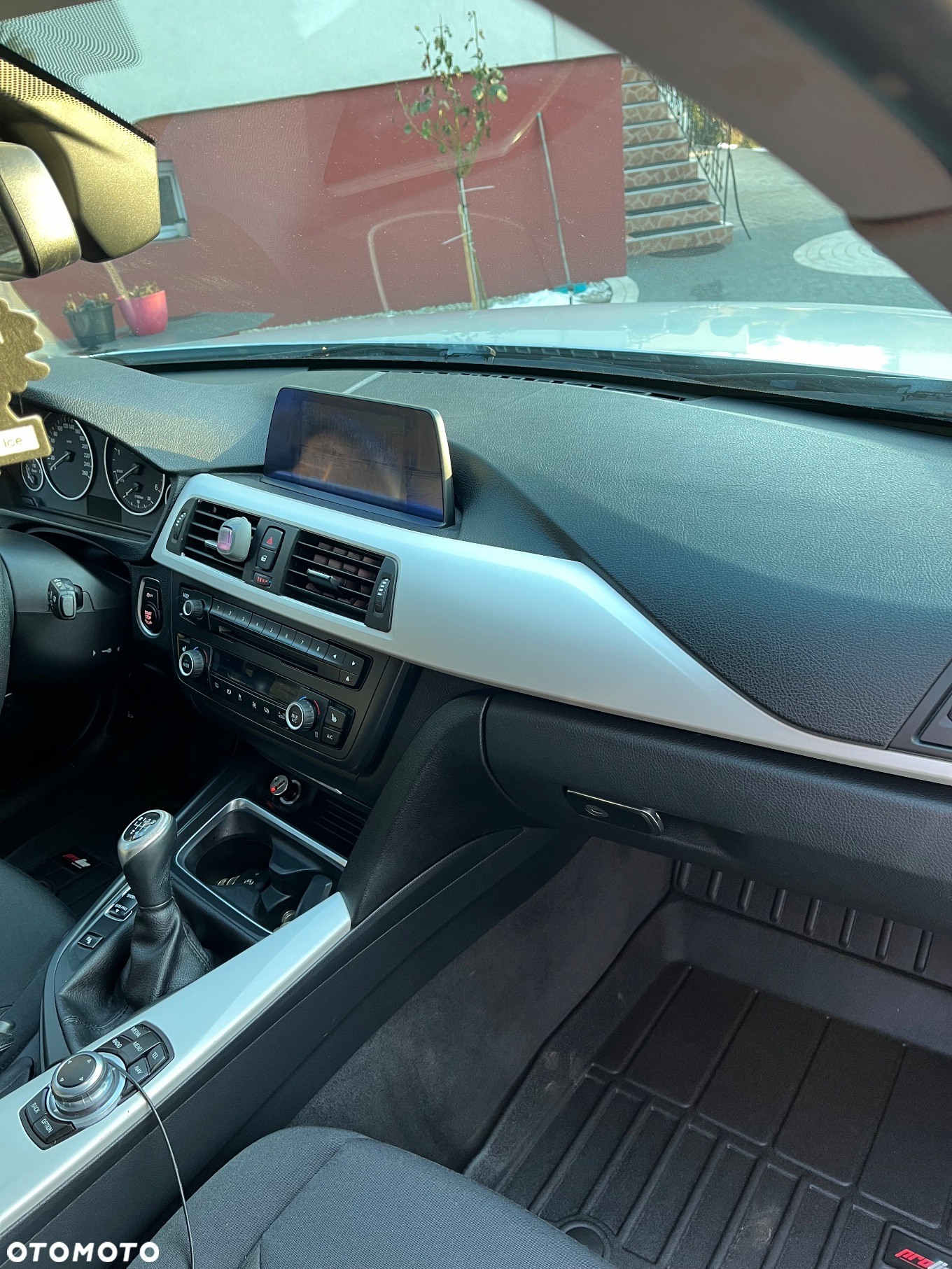 BMW Seria 3 318d - 13