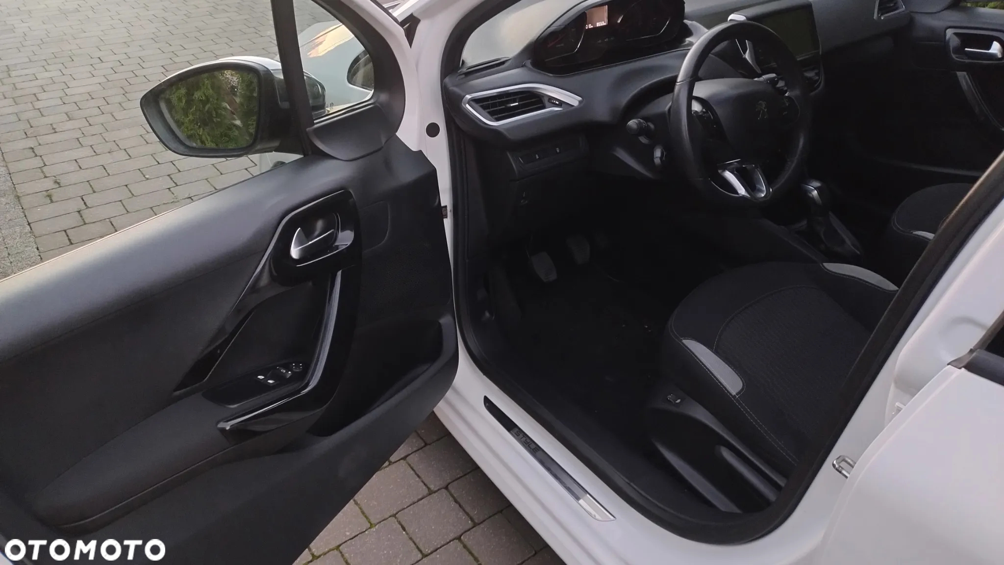 Peugeot 208 - 22