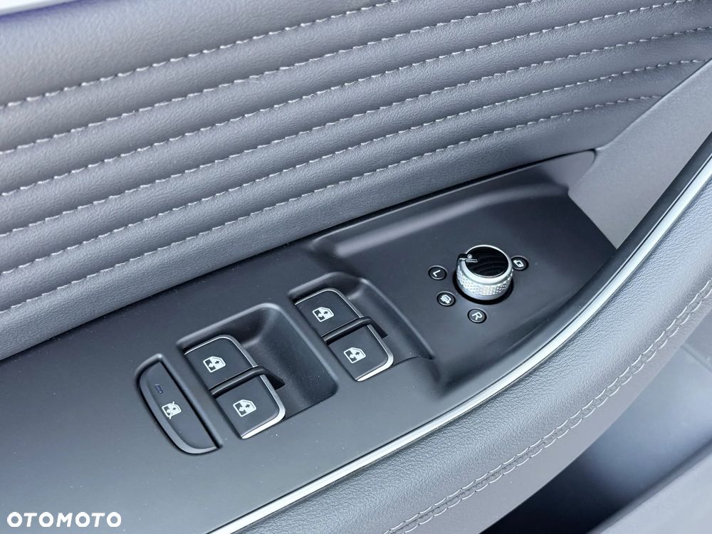 Hongqi HS5 2.0T Executive AWD - 22