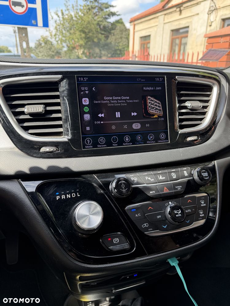 Chrysler Pacifica - 24