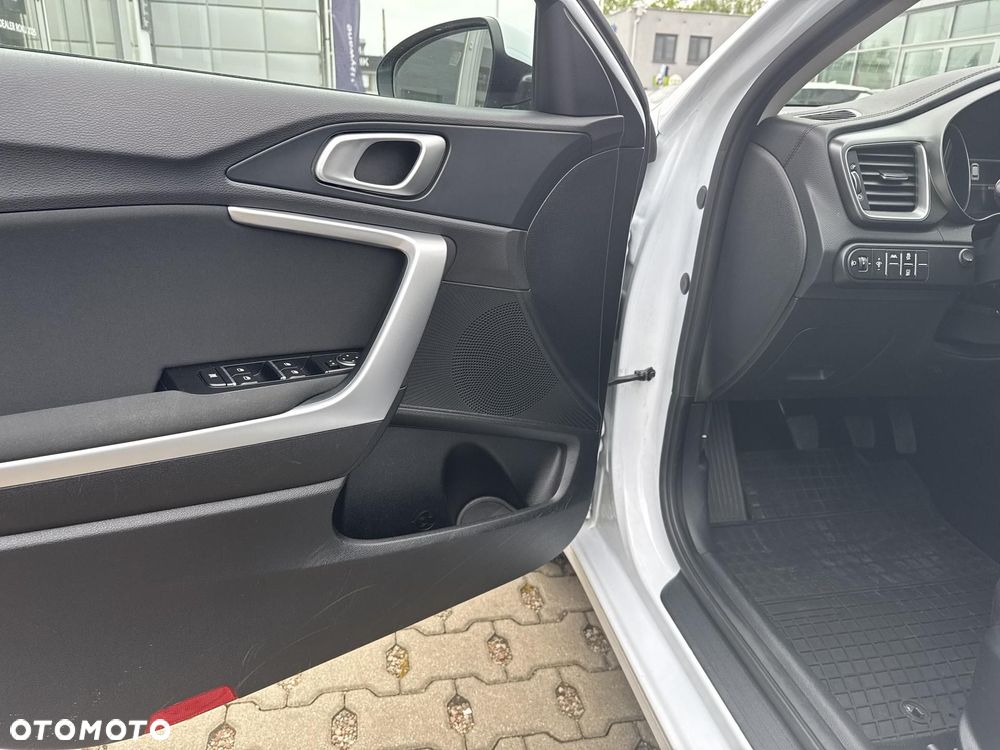 Kia Ceed 1.5 T-GDI M - 10