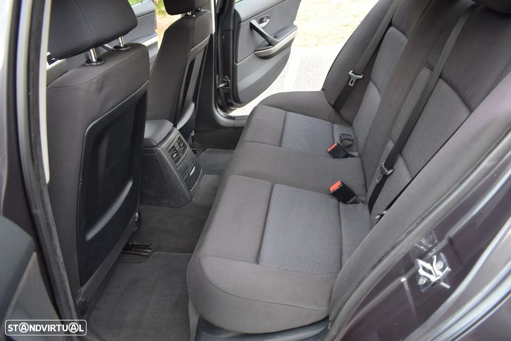 BMW 318 d Exclusive - 31