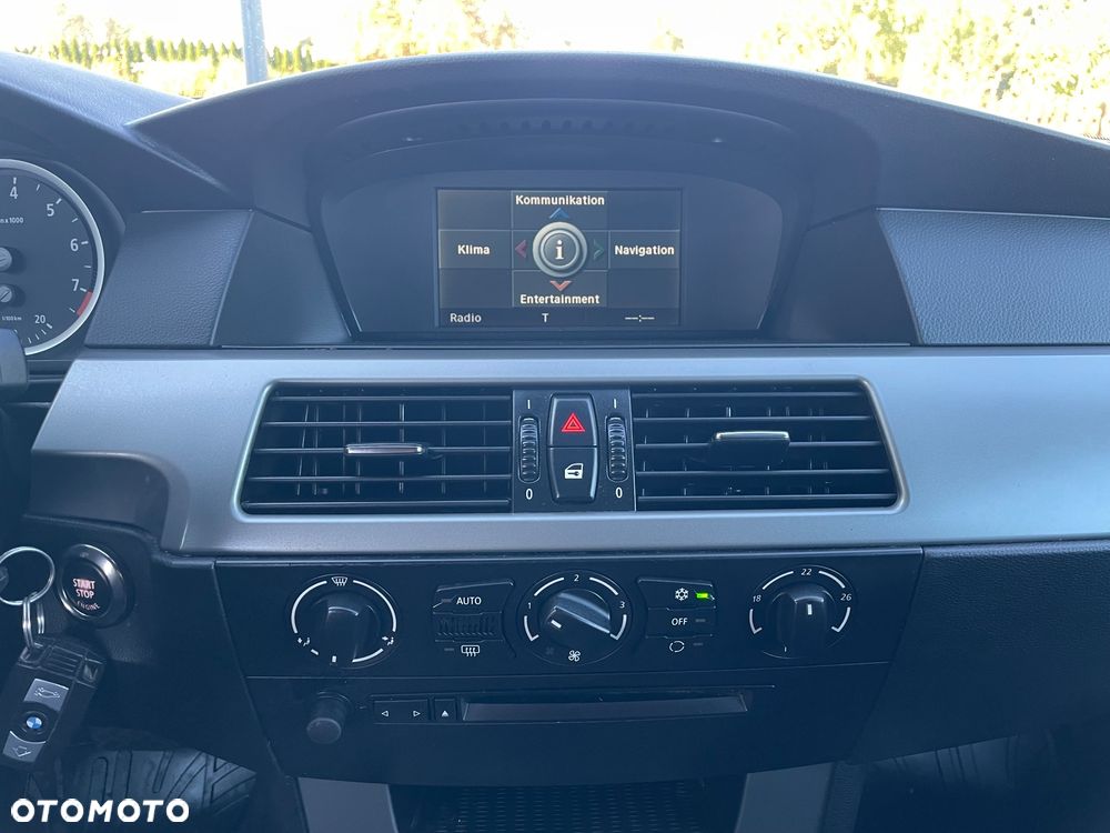 BMW Seria 5 525i Touring - 31