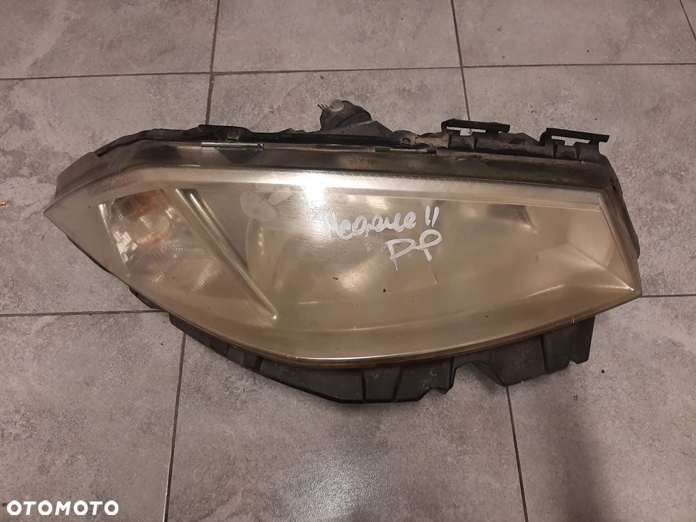 Lampa prawa przednia  PRZÓD RENAULT MEGANE 2 II - 1