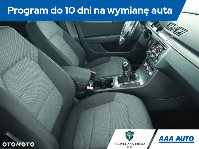 Volkswagen Passat - 9