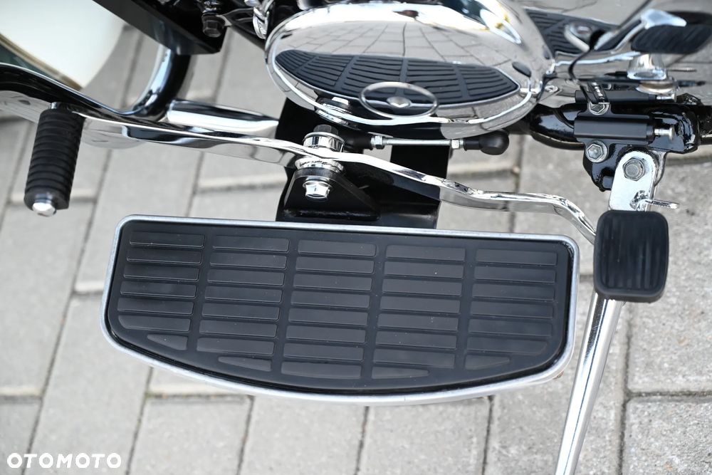 Suzuki Intruder - 18