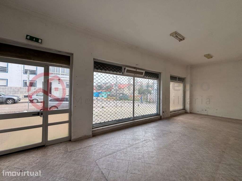 Loja em fase de aprovação para passagem a afetação de habitação, no... - Grande imagem: 5/16