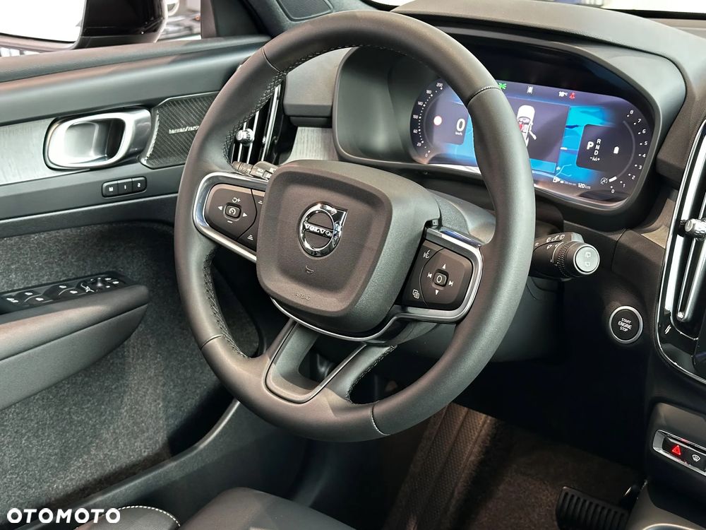 Volvo XC 40 B3 Plus Dark - 12