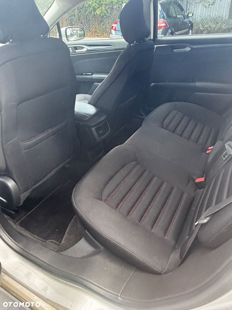 Ford Fusion - 8