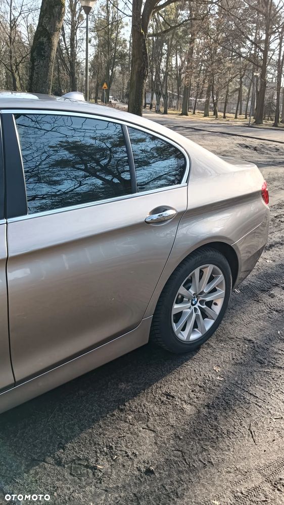 BMW Seria 5 525d xDrive - 12