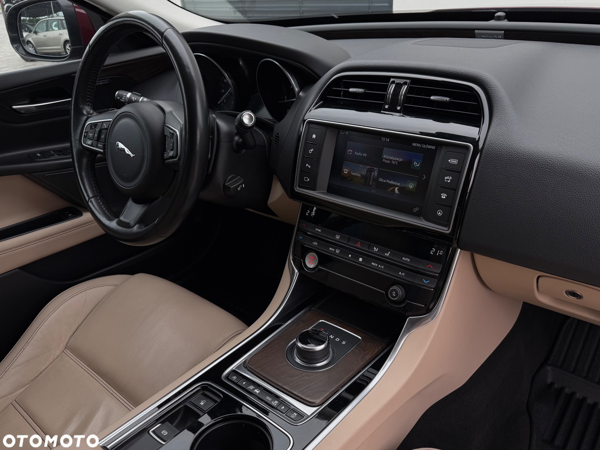 Jaguar XE 2.0 D Prestige - 28