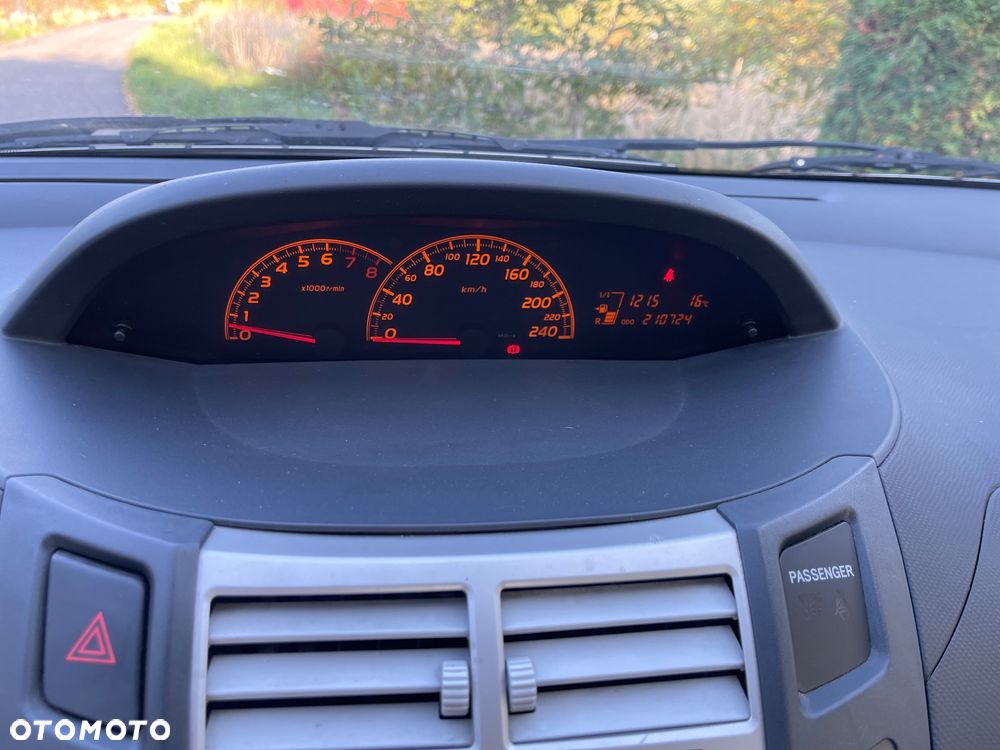 Toyota Yaris 1.8 VVT-i TS - 17