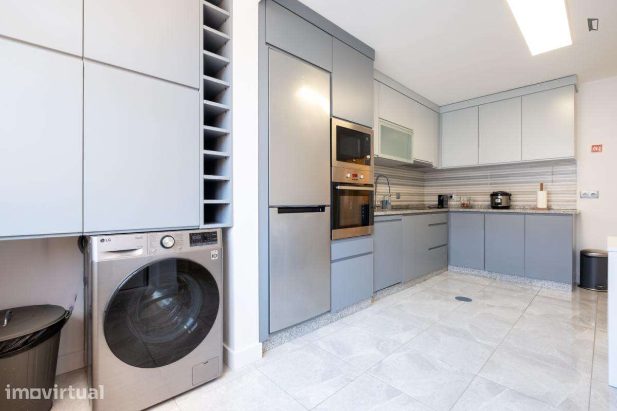 Apartamento com 3 quartos - localizado em Mafamude Porto - Grande imagem: 2/40