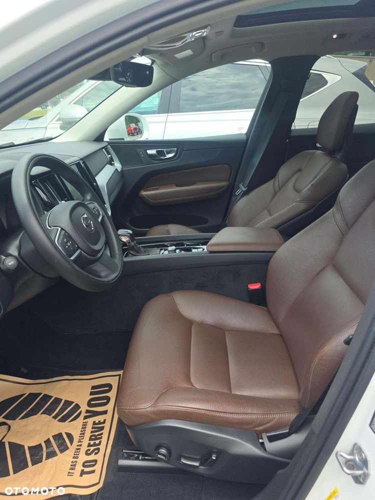Volvo XC 60 T5 AWD Momentum - 5