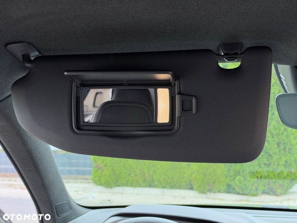 Volvo XC 40 B3 Plus Dark - 25