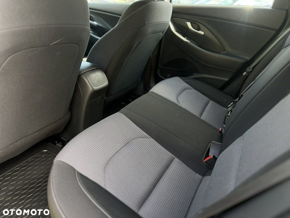 Hyundai i30 1.5 DPI Classic + - 38