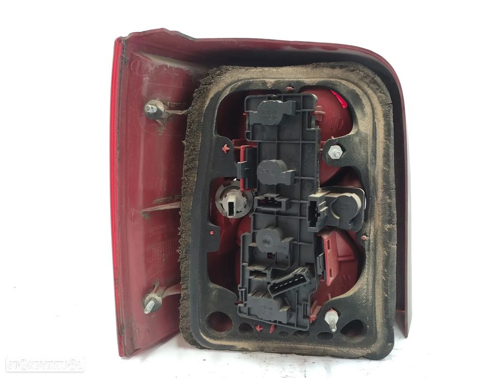 FAROLIM TRASEIRO DIREITO PASSAT VARIANT REFª 3B9945096AA - 2