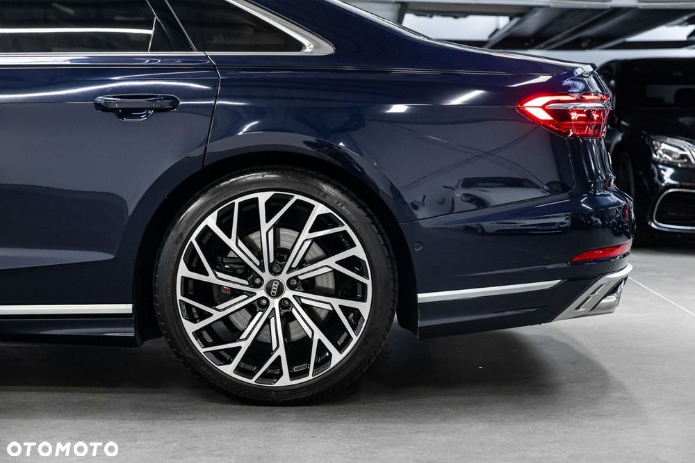 Audi S8 - 12
