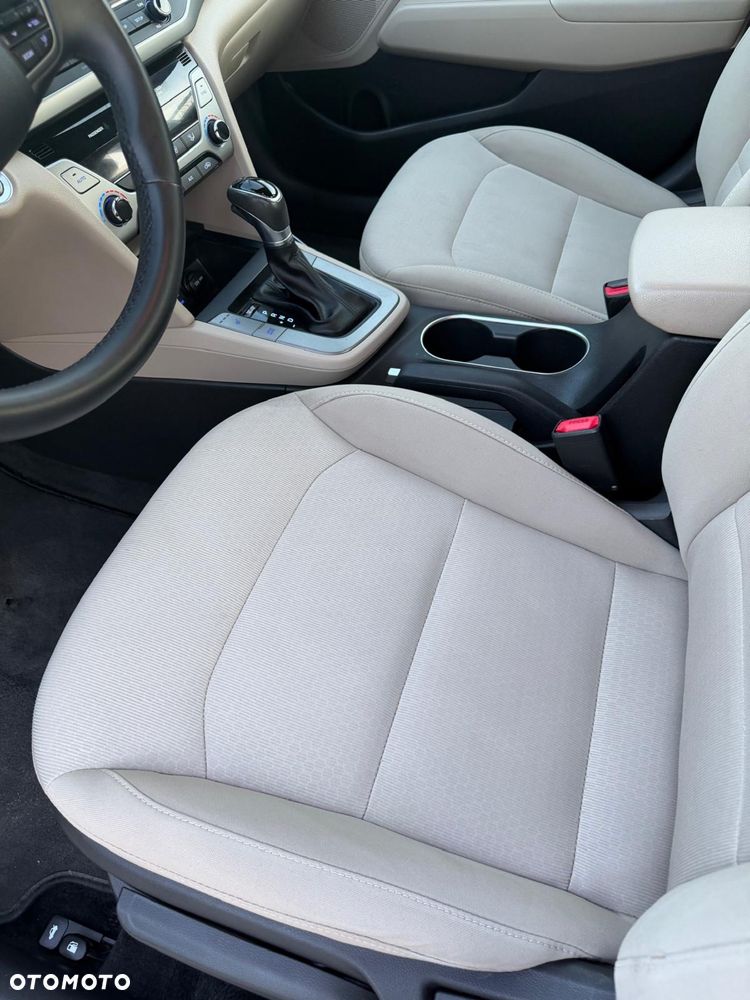 Hyundai Elantra - 7