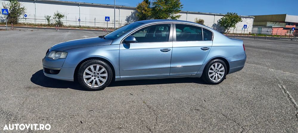 Volkswagen Passat - 1