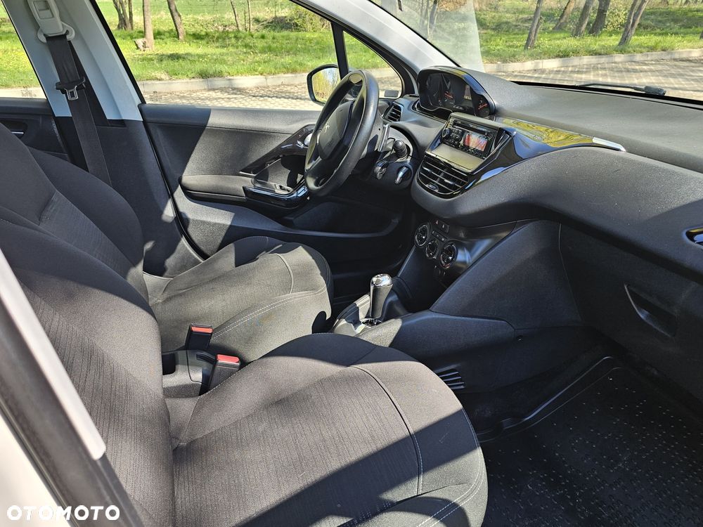 Peugeot 208 - 5