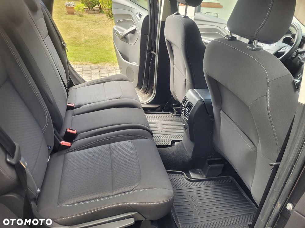 Ford Kuga - 12