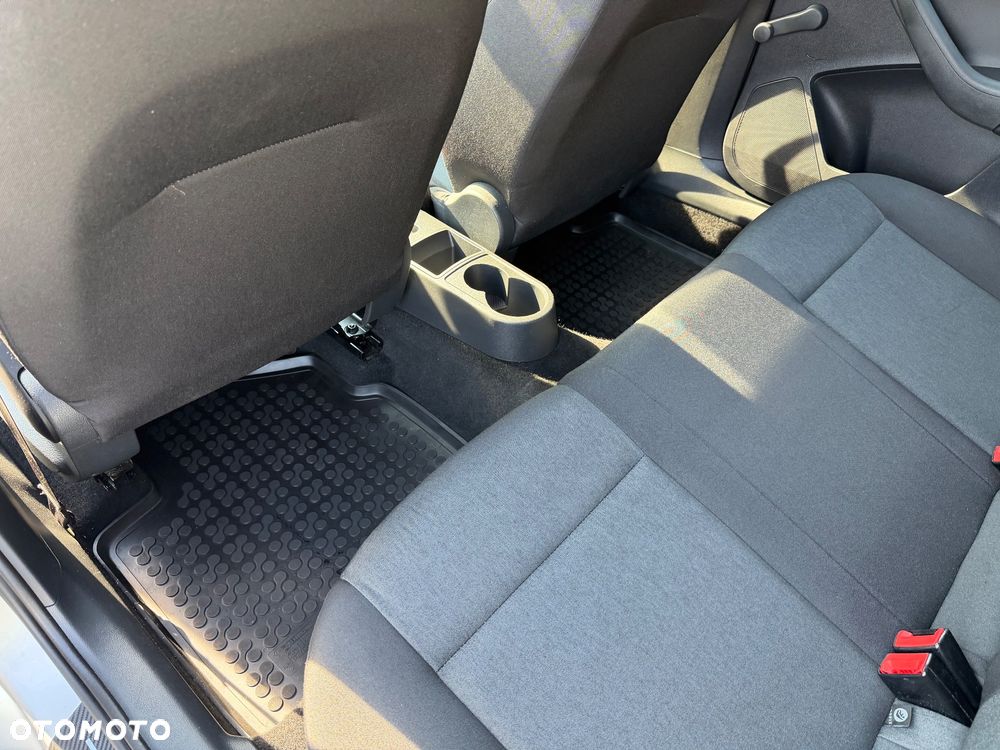 Skoda RAPID 1.2 TSI Ambition - 12