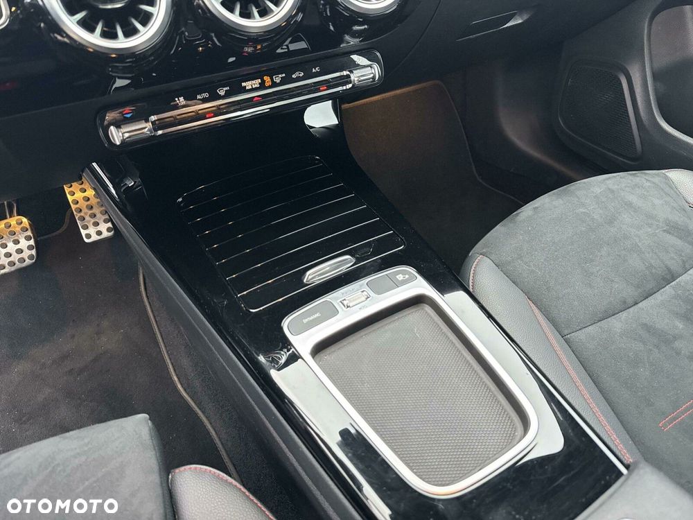 Mercedes-Benz CLA 200 AMG Line 7G-DCT - 14