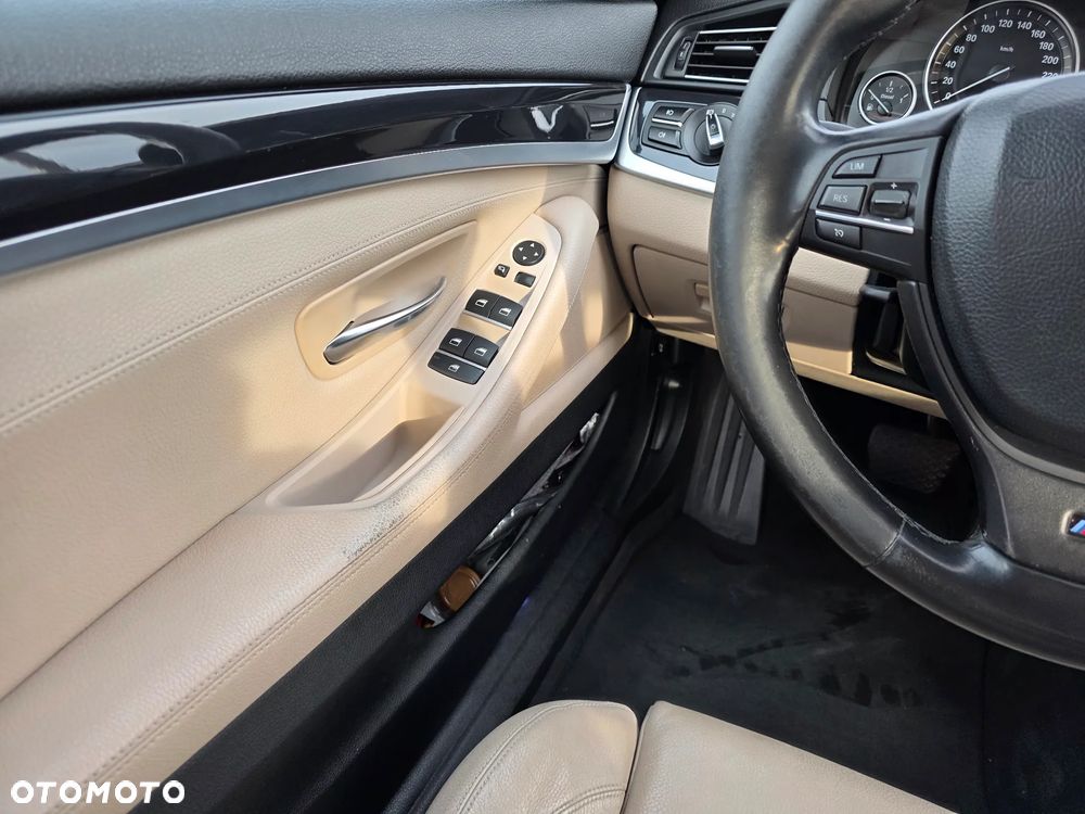 BMW Seria 5 520d xDrive - 13