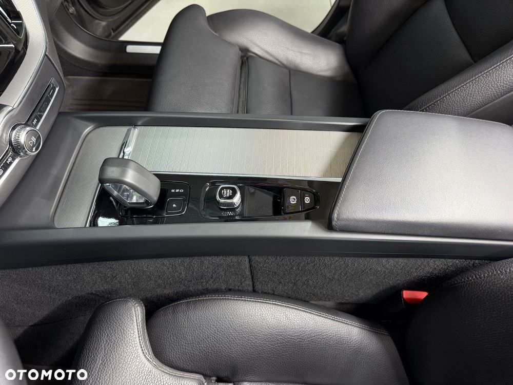 Volvo XC 60 B5 B AWD Plus Bright - 14