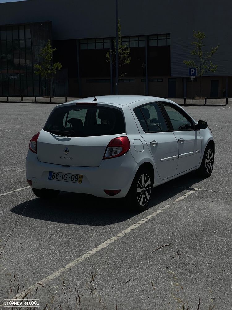 Renault Clio 1.5 dCi Dynamique S - 3