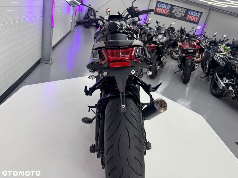 Suzuki GSX - 33