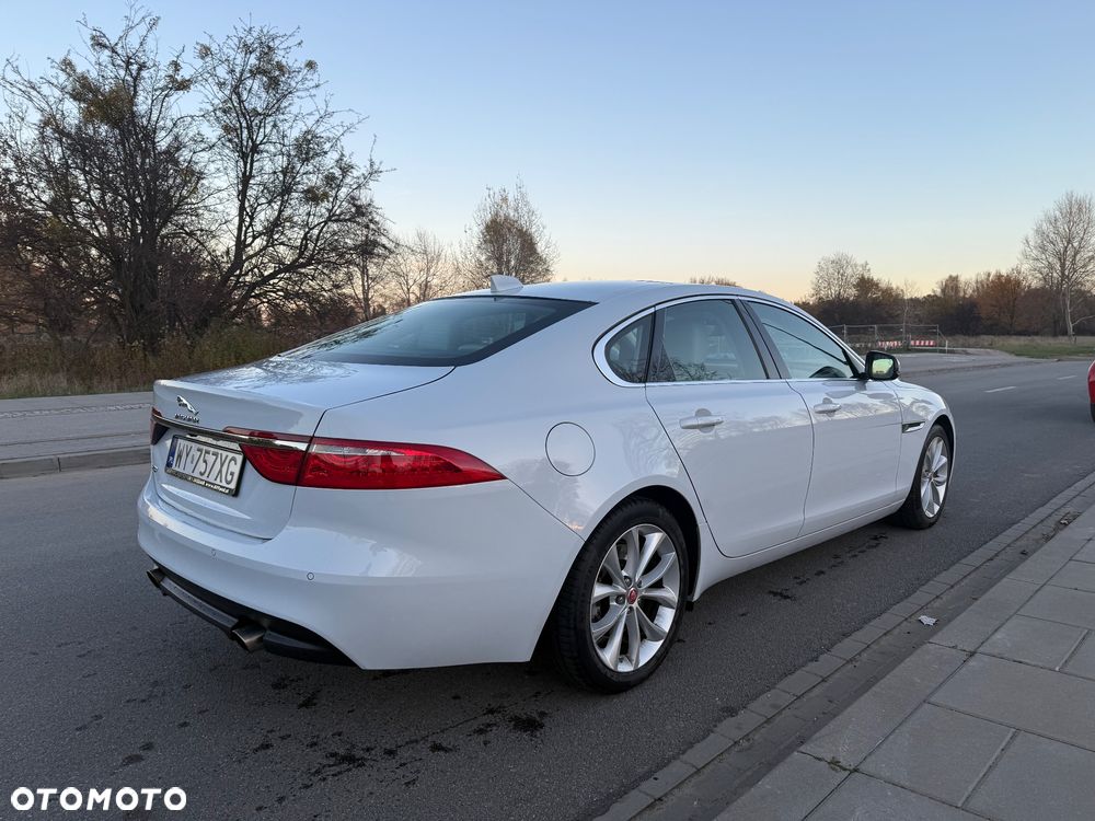 Jaguar XF 2.0 T R-Sport - 27