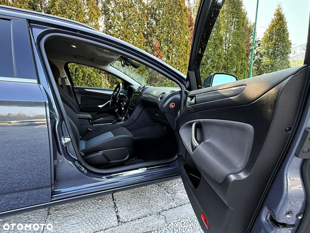 Ford Mondeo - 34