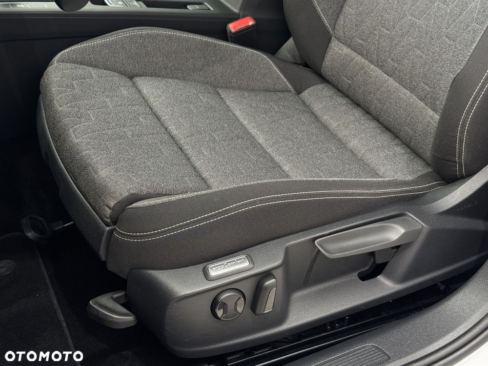 Volkswagen Passat - 11