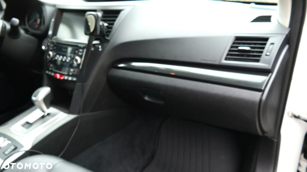 Subaru Legacy 2.5i GT - 21